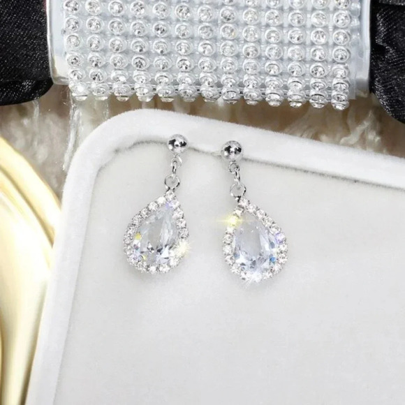 NEW White Gold Crystal Pear Drop Diamond Earrings - Picture 2 of 3